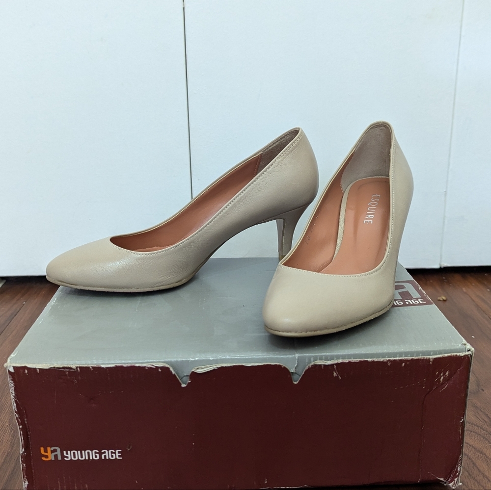 Beige/nude Esquire heels